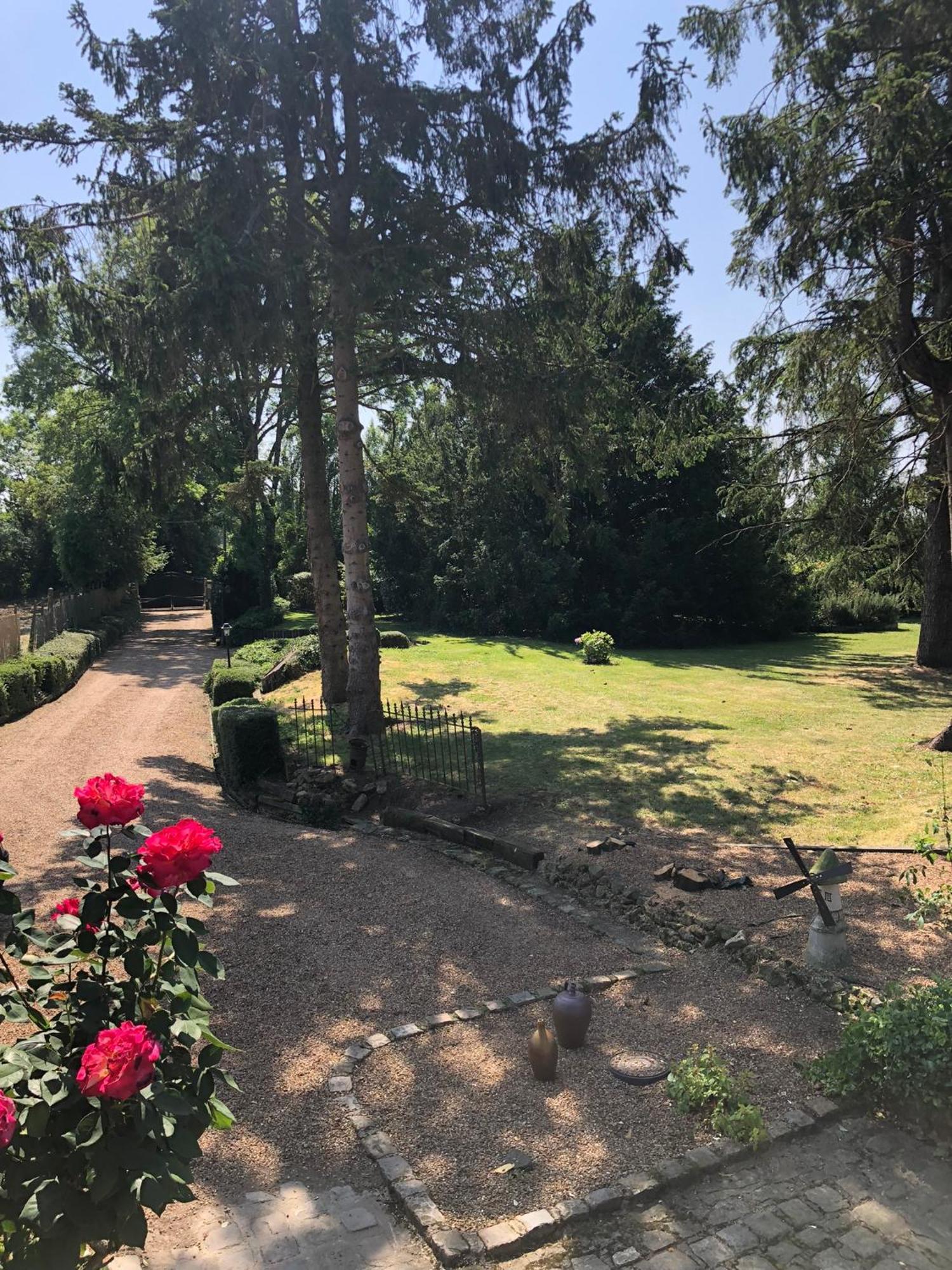 Le Domaine Du Moulin Foulon Hotell Essay Exteriör bild